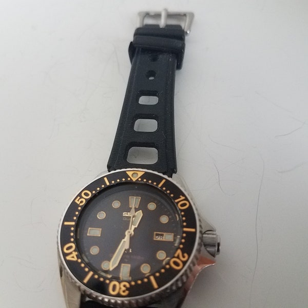 Super Rare Seiko 2625-0019 Vintage Dive Watch - Perfect size for Ladies, Boys, Girls - Quartz 150 Meter Hold for Matt