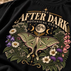 After Dark Botanical Club T-shirt, Luna Moth, Månfaser, Stjärnor, Vildblommor (100 % bomull)