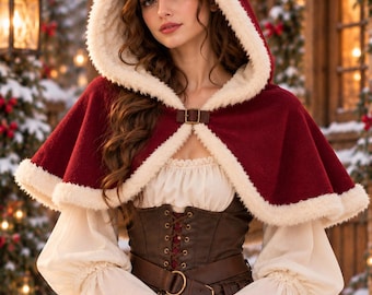 Mantellina con cappuccio realizzata a mano in misto lana bordeaux, con bordo in pelliccia sintetica, ideale per un costume invernale medievale.