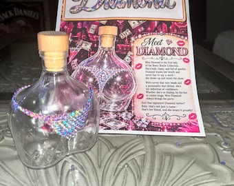 Miss Diamond Booty Flasche | Handgefertigte Strass-Glasflasche | Einzigartiges Glitzer-Deko-Objekt | Besonderes Geschenk