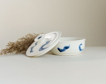 Bol en poterie blanche à couvercle / Bol en grès blanc à couvercle / Wabi Sabi Bol en poterie naturelle peint à la main / Décor de ferme moderne