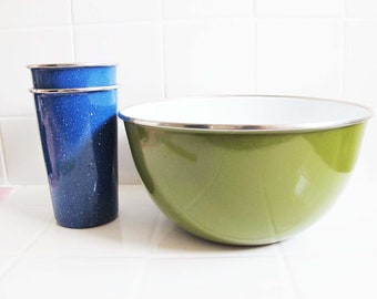 Vintage Enamelware Avocado Green Bowl 9" Diameter - Medium Green Enamel Metal Bowl - Rustic Shabby Chic Kitchen Decor - Camping Bowl