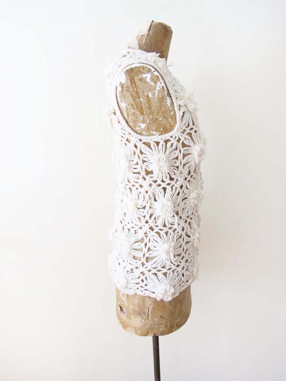 Vintage 60s Cream White Floral Crochet Knit Vest … - image 2