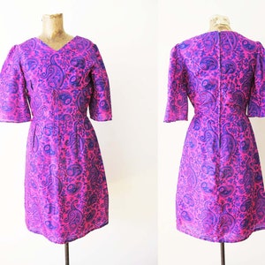 Mini abito vintage anni &#39;60 in seta rosa neon viola Paisley S - Abito psichedelico Mod Twiggy anni &#39;60 con maniche larghe