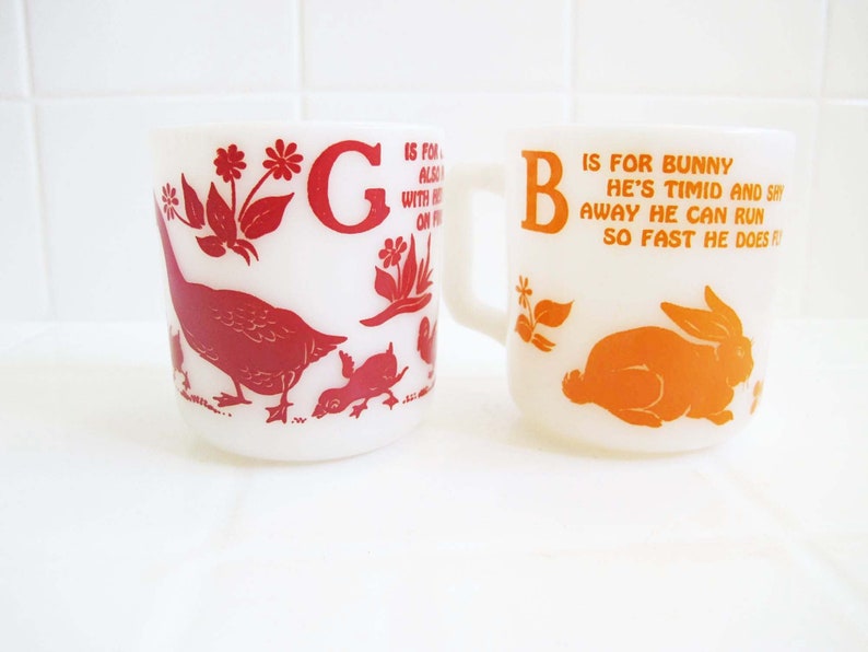 vintage Noisetier de l'Atlas alphabet animaux lait tasses en verre oie et lapin petites tasses kawaii des années 60 pour enfants rouge orange B et G image 1