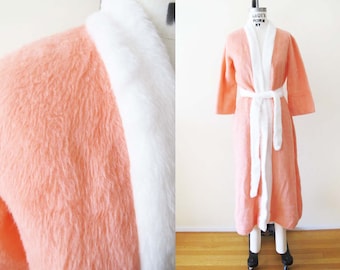 Vintage 60s Womens Faux Mohair Shaggy Bathrobe XS - 1960s Deadstock Coral Pink White Long Fuzzy Robe - Rockabilly Style