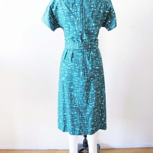 vintage années 60 Adele Simpson Bleu Vert Gaine Robe 8 Medium Années 1960 Mad Men Joan Short Sleeve Abstract Print Cocktail Dress image 3