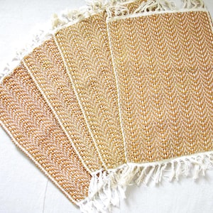 Vintage Fransen gewebter Stoff Tischsets 4er Set - Apricot Orange Creme Fischgrät Chevron Boho Stoff Tischsets - Neutraler Erdton