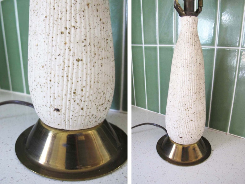 Mid Century Speckled Cream Brown Ceramic Table Lamp with Brass Base Vintage 60s MCM Ridged Neutral Lamp Minimalist Coastal Home Decor image 2