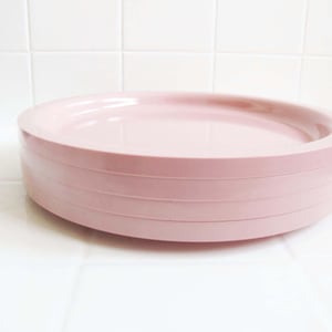 Vintage 80s Pink Melanine Plates Set of 4  10&quot; - Peter Pan Industries Kasen Plastic Stackable Plates - Memphis Modern Pop Art Decor Kitchen