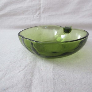 Vintage 70s Green Apple Glass Dish 1970s Fruit Shaped Catchall Bowl Coins Key Jewelry Dish Quirky Gift Friend image 3