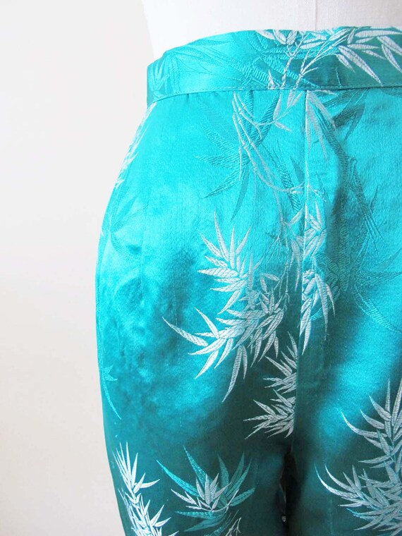 Vintage 60s Satin Chinoiserie Capri Pants 26 - 19… - image 3