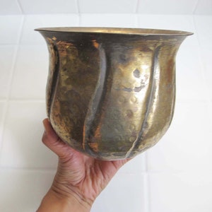 Brass House Plant Pot 3 80s Aged Brass Indoor Pot Hollywood Regency Decor Bohemian Gold Brass Pots Housewarming Gift 80s Decor image 3