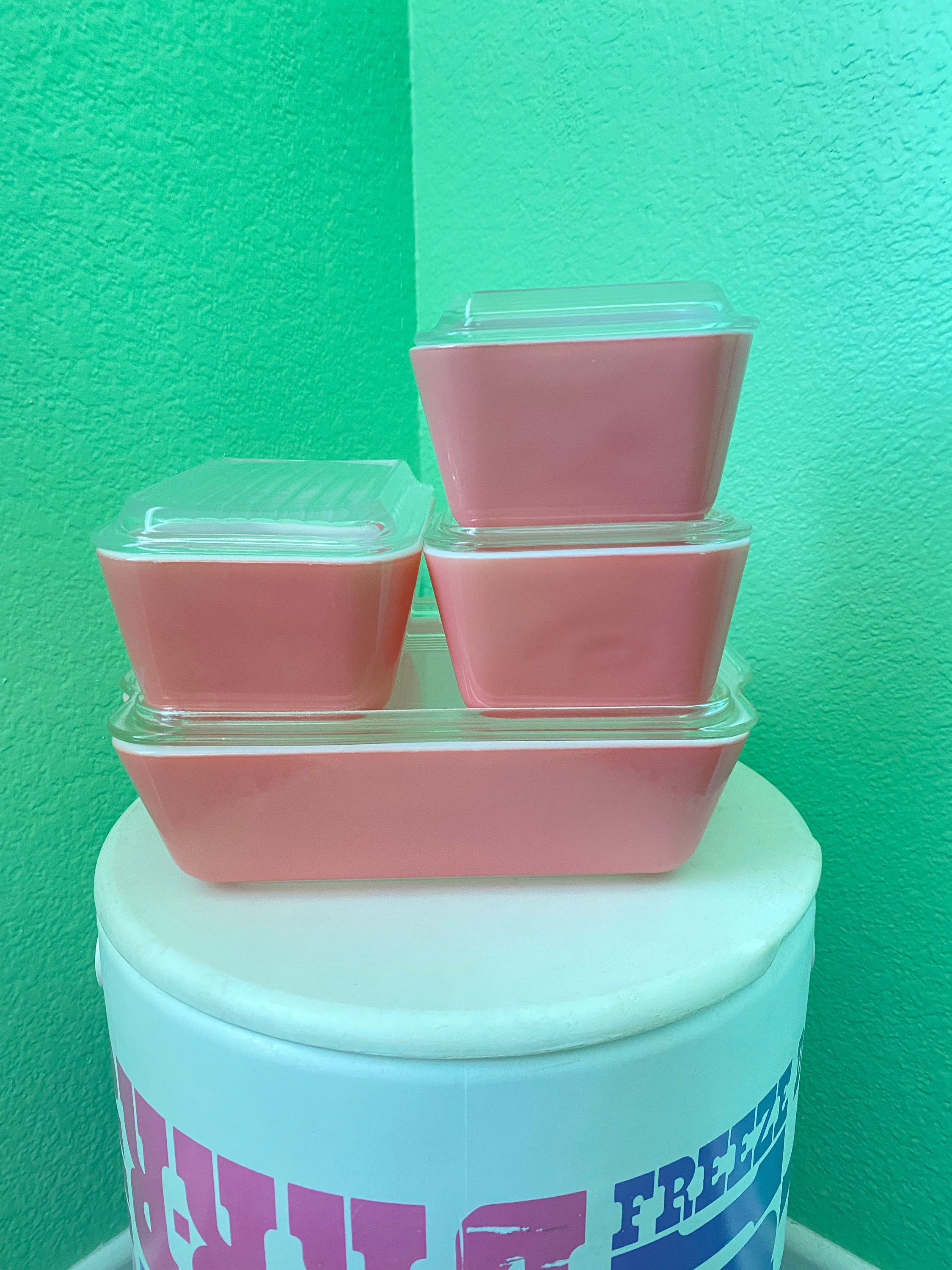 Pink pyrex hotsell refrigerator dishes