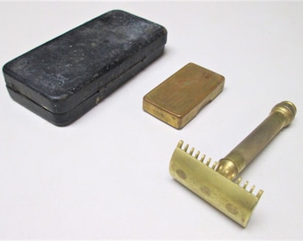 Vintage Gillette early 1900’s style safety razor, with storage case