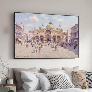 Könnte beinhalten: Ein gerahmter Wandkunstdruck, der Pierre-Auguste Renoirs Gemälde des Markusplatzes in Venedig aus dem Jahr 1881 zeigt. Die Szene zeigt die verzierte Fassade der Kathedrale, zahlreiche Figuren in historischer Kleidung und einen blassen Himmel.