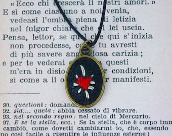 Collar con colgante - Sagrado Corazón - Bordado a mano - Montura y cierre de bronce antiguo - Cordón de cuero