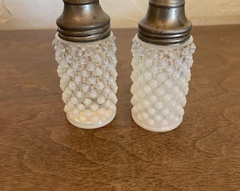 Fenton Carnival mjölkglas Hobnail skimrande salt- och pepparkar