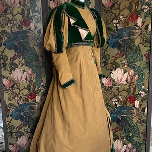 Vict. 1895 Mutton-Sleeve Gown, Tan Wool w/ Beaded Green Velvet Accents, Enameled Buttons &quot;M&#39;lle Emma Maynard&quot; Dressmaker Size XXS