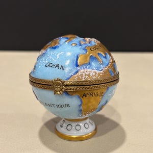 Limoges, Frankreich, Y2K Millennium 2000, handbemalte Globus-Schmuckdose, nummeriert (89/500)
