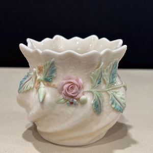 Belleek Vtg Carlington Carlingford Swirl Shell Relief Floral Rose Cache Pot Vase 6th Mark