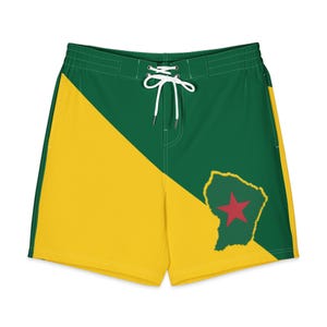Peut inclure: Short de bain vert et jaune avec une séparation diagonale des couleurs et le contour de la Guyane française orné d'une étoile rouge sur la jambe droite. Le short est doté d'un cordon de serrage blanc à la taille élastique.