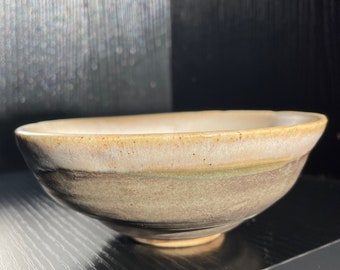 Two-toned ceramic bowl