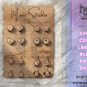 Puede incluir: Un tablero de madera rectangular con el texto Mana Studio y ocho pares de pendientes de madera cortados con láser con varias caras de personajes. A la derecha se enumeran los formatos de archivo SVG, CDR, LBRN, RLD, PDF y DXF.