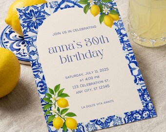 Conjunto de invitaciones de cumpleaños Core Trio Blue Lemon Amalfi, tarjetas de confirmación de asistencia y agradecimiento italianas, plantilla editable de Canva, conjunto de fiesta Blue Tile