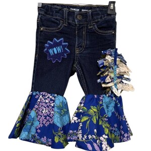 Pantalones vaqueros para niñas pequeñas de talla 2T/2A, con parches, acampanados, de tela acampanada, estampado floral azul y estilo reciclado.