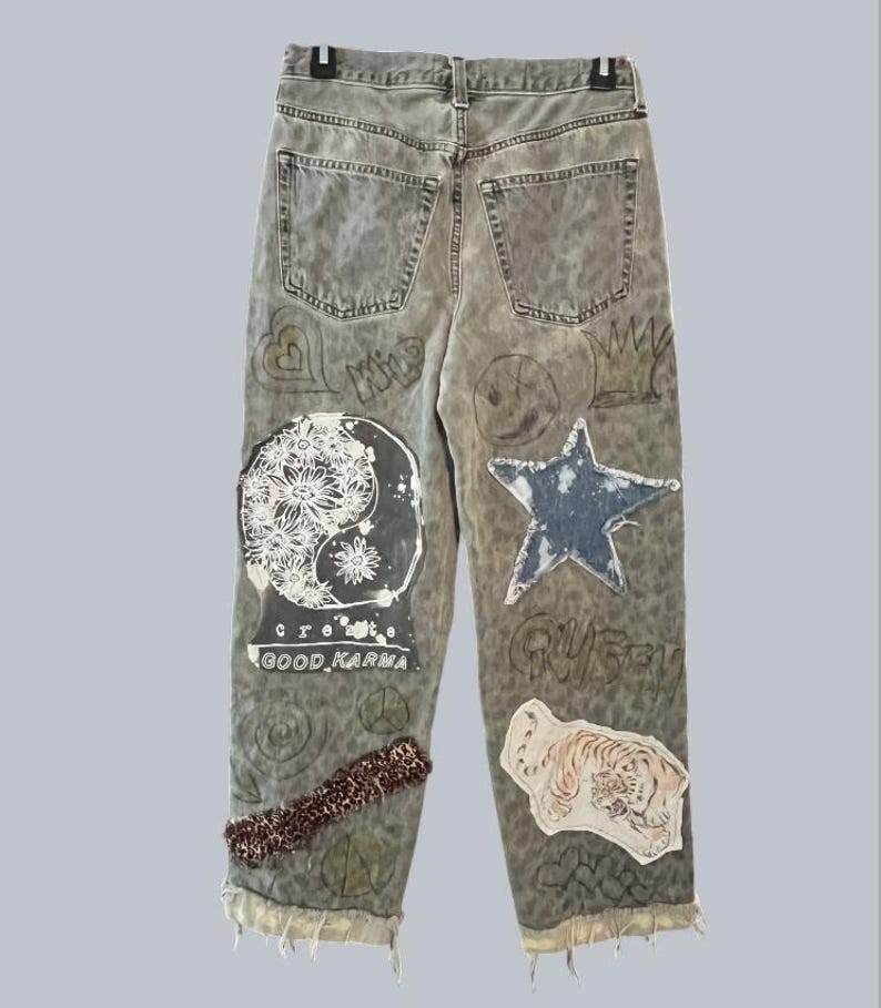 Calça jeans patchwork com estampa de leopardo pintada à mão, estilo streetwear grafite, jeans desbotado e desfiado tamanho XS/2 imagem 7