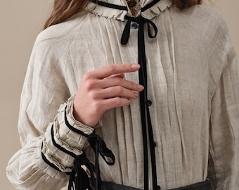 Camicetta di lino con lacci, camicetta beige, camicetta plissettata, camicetta di lino con volant, camicetta vittoriana, camicetta vintage / Linennaive