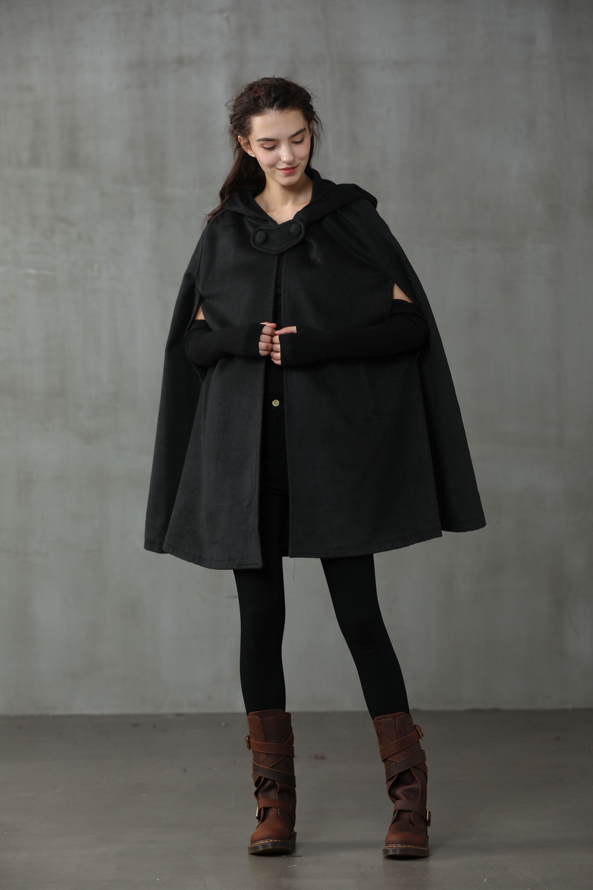 Vintage Valentino Black ニットロングケープ　マント 黒魔女マント、ウールファンタジーケープ、フード付きサイバー