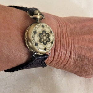 Women&#39;s vintage leather watch, pocket watch on strap