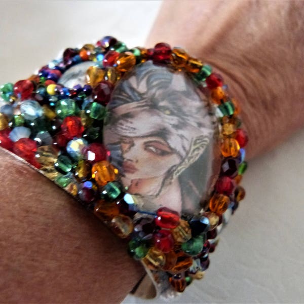 Bracelet manchette  jonc, femme,  artisanal,  cuir et metal " la louve", brodé de perles,