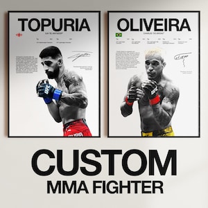 Può includere: Due poster incorniciati con i combattenti UFC Ilia Topuria e Charles Oliveira. Ogni poster mostra un ritratto in bianco e nero dell'atleta, il nome, una firma, le statistiche di carriera, una bandiera nazionale e del testo descrittivo.