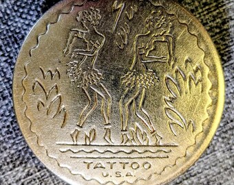 Vintage 1930s Tattoo Compact Round Rouge Tin Box Hawaiian Girls Dancing 1.25"