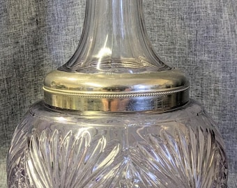 Rara bottiglia/decanter in vetro ametista del 1897, con scomparti separati, di William Fenn.