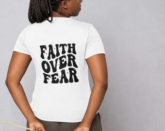T-shirt chrétien Faith Over Fear | Vêtements religieux inspirés de la Bible pour femmes