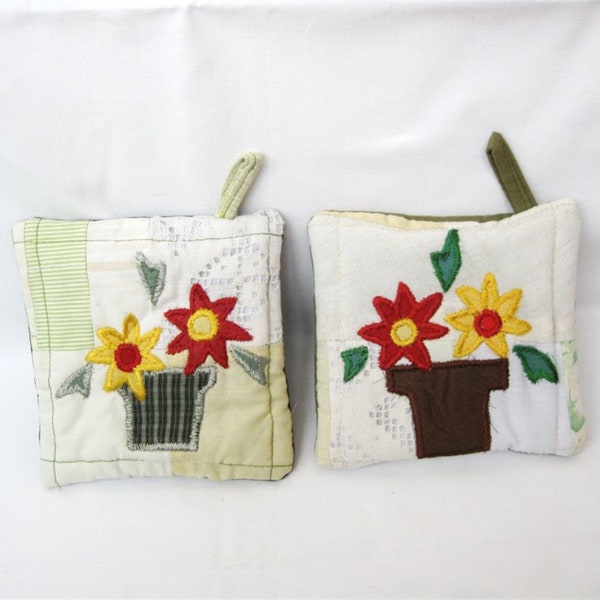 Oven gloves Kitchen mitts Potholders hotpads set Hand made - machine embroidered