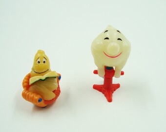 Figuras de plástico de fantasmas vintage que brillan en la oscuridad.
