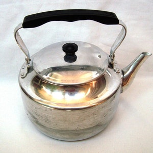 Vintage anodized aluminum kettle 2.5 liter 70s