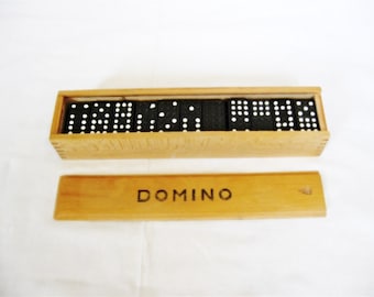 Dominó vintage de baquelita en caja de madera, 55 piezas negras