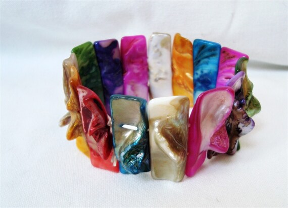 Vintage mother of pearl bracelet Pearly shell multicolor bracelet