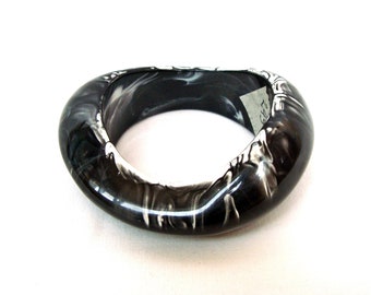 Vintage black Bakelite/Lucite bracelet