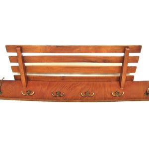 Perchero vintage Perchero de madera y estante para sombreros Ganchos de latón Años 40