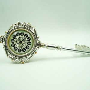 Vintage mechanical alarm clock VITYAZ Key of Rostov
