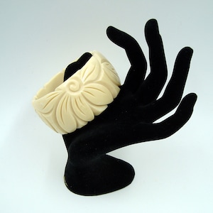 Vintage Bakelite bracelet Deep carving Ivory color