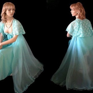 Beautiful Vintage Chic Lingerie Lace and Double Nylon Cape Peignoir & Nightgown Set In Marino