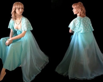 Beautiful Vintage Chic Lingerie Lace and Double Nylon Cape Peignoir & Nightgown Set In Marino